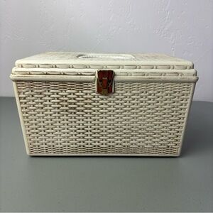 Wil-hold Wilson MFG USA Vintage Sewing Box Plastic FLAW
